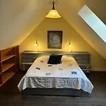 Dom Pod Sosna Bed & Breakfast 3*