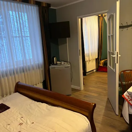 Dom Pod Sosna Alojamento de Acomodação e Pequeno-almoço 3*