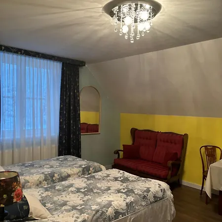 Alojamento de Acomodação e Pequeno-almoço Dom Pod Sosna Karpacz