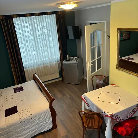 Alojamento de Acomodação e Pequeno-almoço Dom Pod Sosna Karpacz