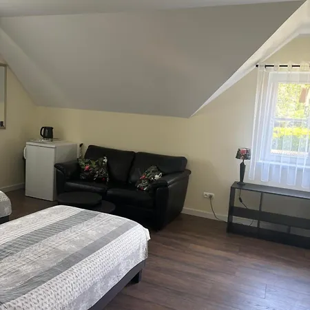 Dom Pod Sosna Couette-café 4*