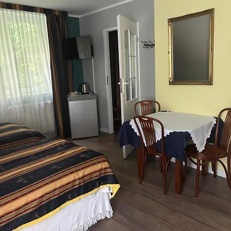 Couette-café Dom Pod Sosna 4*