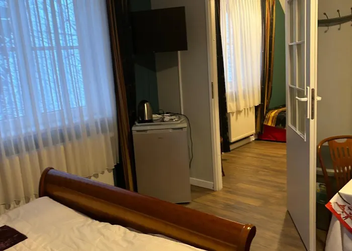 Dom Pod Sosna Bed & Breakfast 3*